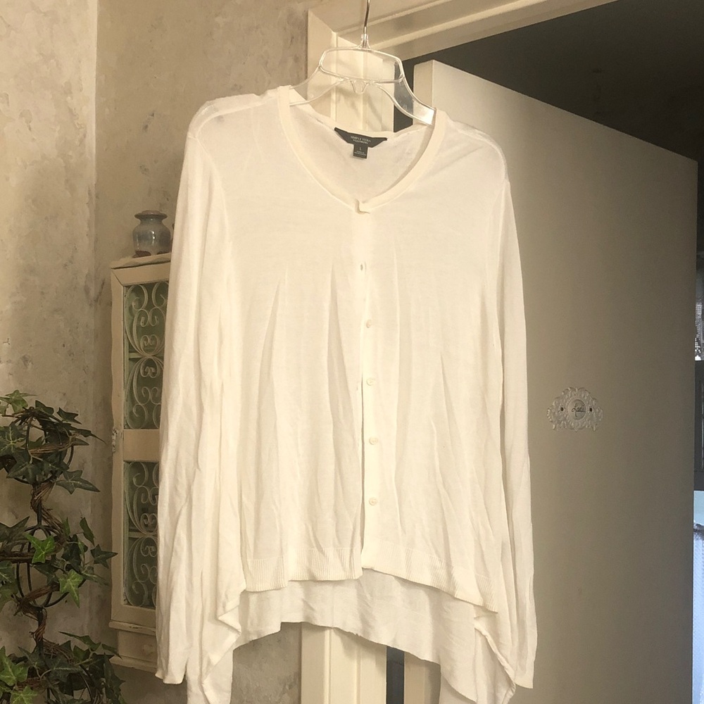 White Lightweight V-Neck Button Front Women's sweater Top handkerchief hem